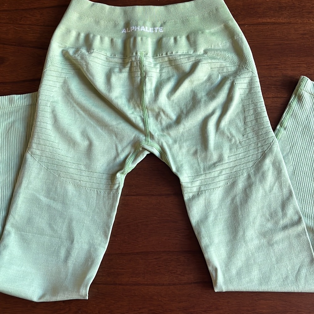 Size medium Alphalete leggings
